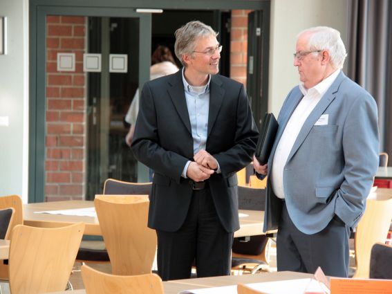 Berufsbildungs- und Integrationsbericht im Berufskolleg Schloß Neuhaus vorgestellt (© Foto: Kreis Paderborn Johanna Leifeld)